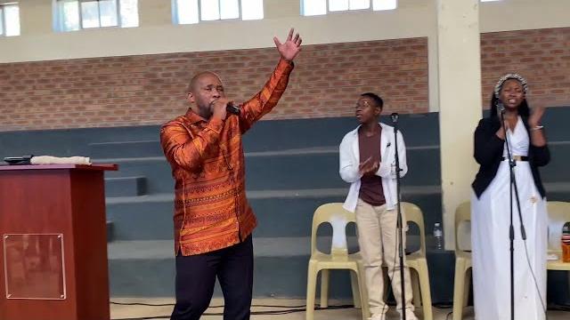 Yebo linamandla rev v mbuli Yebo linamandla rev v mbuli