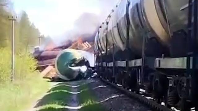 Powerful blow to russia: ukraine destroyed train loaded with hundreds of tanks and armor || 2025 Powerful blow to russia: ukraine destroyed train loaded with hundreds of tanks and armor || 2025