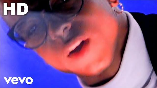 Gonna make you sweat (everybody dance now) (official hd video) Gonna make you sweat (everybody dance now) (official hd video)