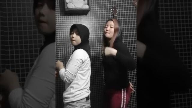Goyangan hijab bikin halu Goyangan hijab bikin halu