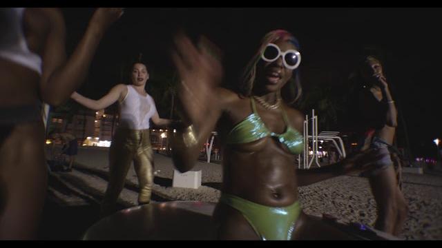 Hood brat - scandalous Hood brat - scandalous