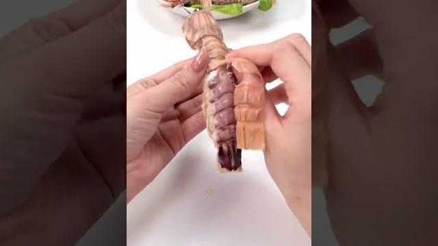 皮皮虾吃起来费劲?那是你没用对方法,教你正确剥皮皮虾的方法哦!#shorts 皮皮虾吃起来费劲?那是你没用对方法,教你正确剥皮皮虾的方法哦!#shorts