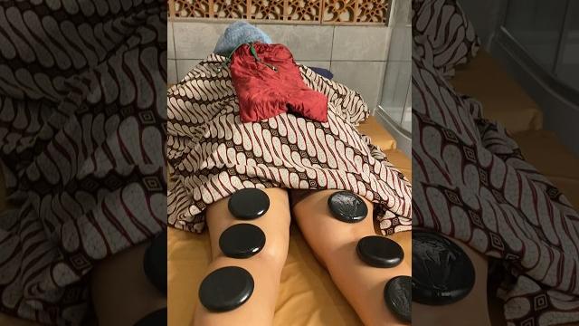 Aku kenalin sama pijat yang pakai batu panas, namanya pijat hotstone #pijat #pijatmalang #massage Aku kenalin sama pijat yang pakai batu panas, namanya pijat hotstone #pijat #pijatmalang #massage