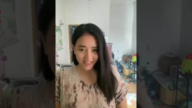 Berlian ochi live hot ga pake bh Berlian ochi live hot ga pake bh