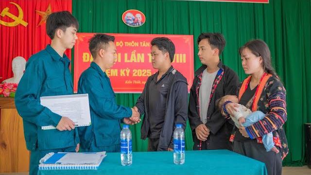 警方介入 - ly tu nha 和 kiet 的生活会更轻松吗? 警方介入 - ly tu nha 和 kiet 的生活会更轻松吗?