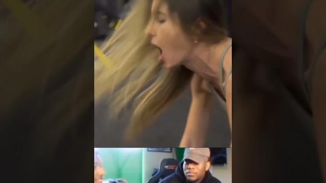 Lagi ngapain tuh cewek? #shorts #funnyvideo #memes #meme #memelucu #kocak #ngakak #lucu Lagi ngapain tuh cewek? #shorts #funnyvideo #memes #meme #memelucu #kocak #ngakak #lucu