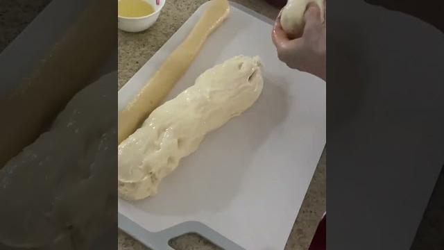 糖油饼算是早餐里的大哥级选手,看完视频您在家也能做,考虑开个早点摊么? 糖油饼算是早餐里的大哥级选手,看完视频您在家也能做,考虑开个早点摊么?