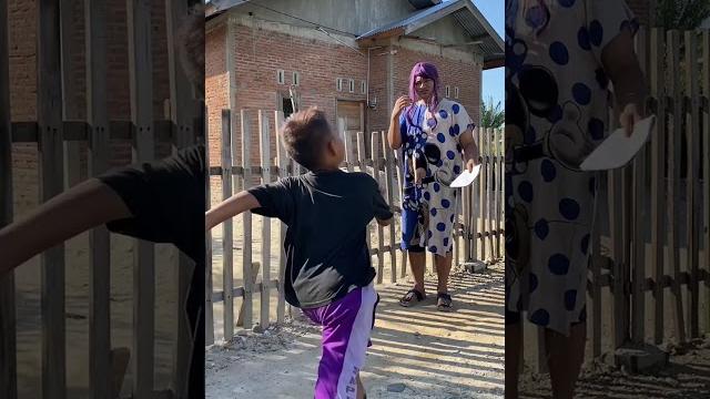 #shorts || anaknya banyak mandi harus absen dulu #shorts || anaknya banyak mandi harus absen dulu
