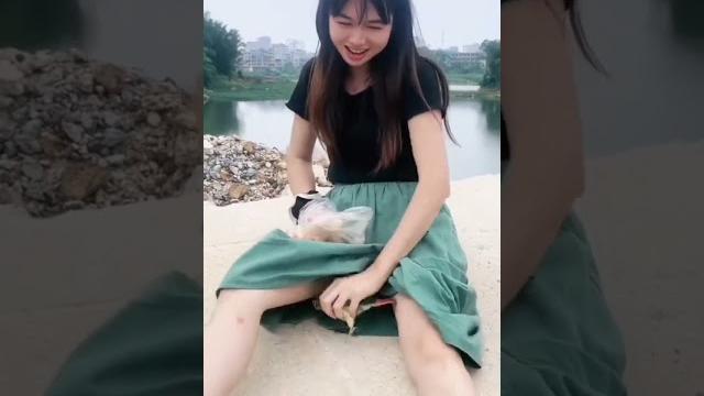 Jaga burung nya bang jangan sampai masuk celana orang#shorts Jaga burung nya bang jangan sampai masuk celana orang#shorts