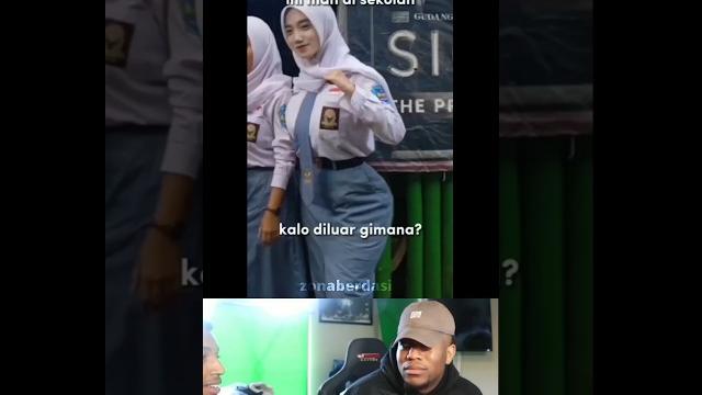 Disekolah imut diluar tobrut‼️#shorts #meme #lucu #funny #fyp #tiktok #trending #humor Disekolah imut diluar tobrut‼️#shorts #meme #lucu #funny #fyp #tiktok #trending #humor