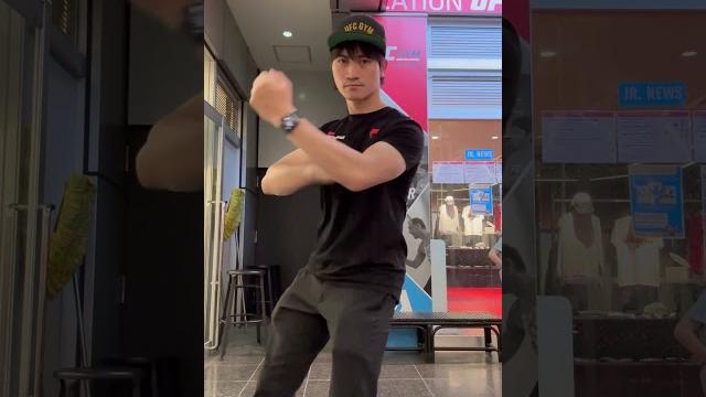 Wing chun simultaneous attack & defense drills solo practice tutorial #shorts #wingchun #jkd Wing chun simultaneous attack & defense drills solo practice tutorial #shorts #wingchun #jkd