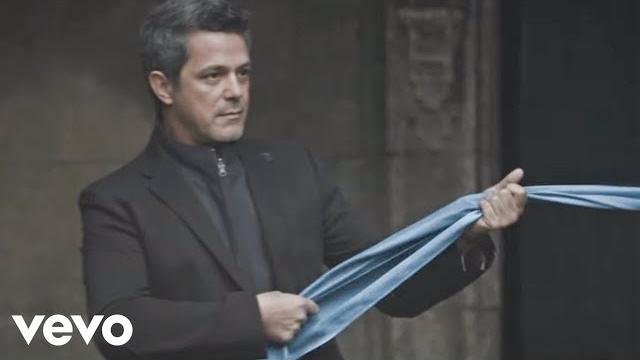 Alejandro sanz - un zombie a la intemperie (official video) Alejandro sanz - un zombie a la intemperie (official video)