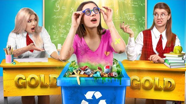 Fille pauvre dans une école chic Fille pauvre dans une école chic