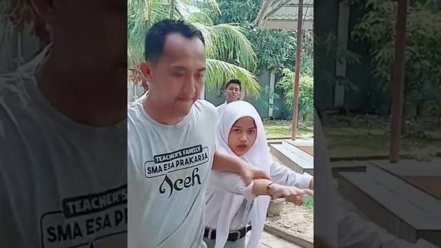 Kalau mau jalan sama pacar harus izin dulu Kalau mau jalan sama pacar harus izin dulu