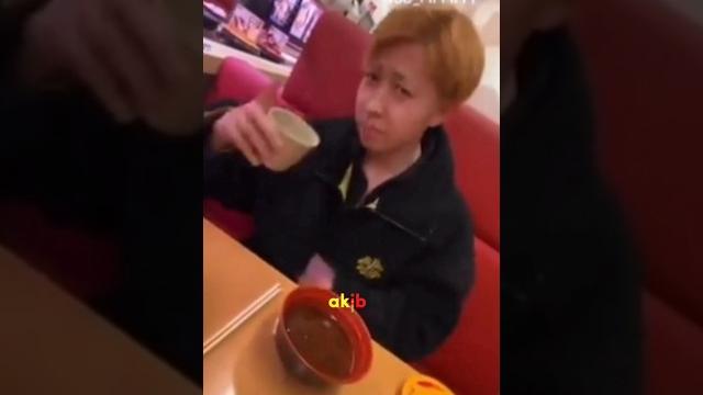Akibat jilat botol kecap Akibat jilat botol kecap