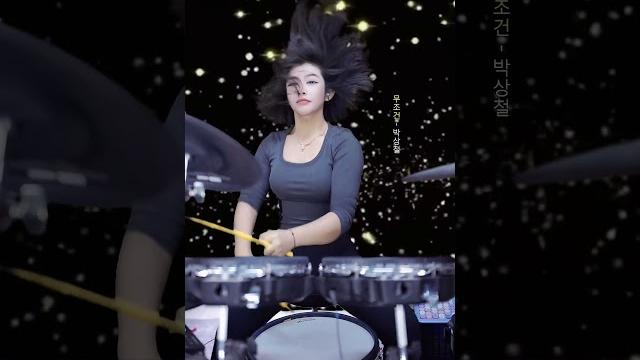 架子鼓美女佳妮激情演绎,快节奏鼓点震撼全场#架子鼓 #美女鼓手 #快节奏 #打鼓 #音乐表演 架子鼓美女佳妮激情演绎,快节奏鼓点震撼全场#架子鼓 #美女鼓手 #快节奏 #打鼓 #音乐表演