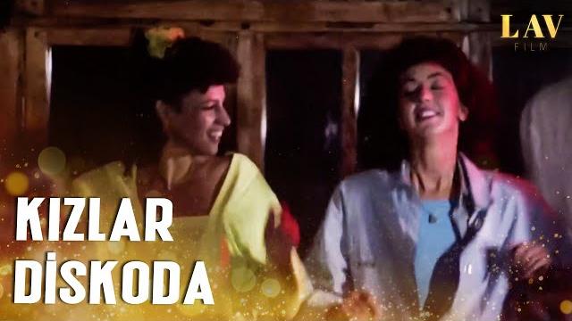 Kızlar diskoda | kızlar sınıfı tatilde Kızlar diskoda | kızlar sınıfı tatilde