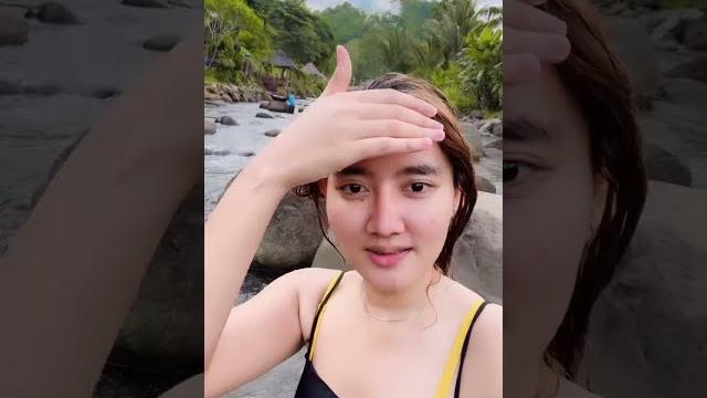 Novi sasmita mandi di kali Novi sasmita mandi di kali