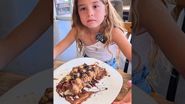 Kuzey elif creppy adana' da waffle yedi !! #shorst Kuzey elif creppy adana' da waffle yedi !! #shorst
