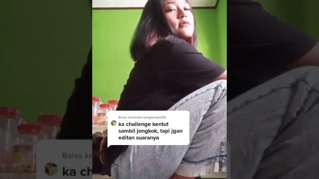 Kentut sambil jongkok suaranya lebih asik Kentut sambil jongkok suaranya lebih asik