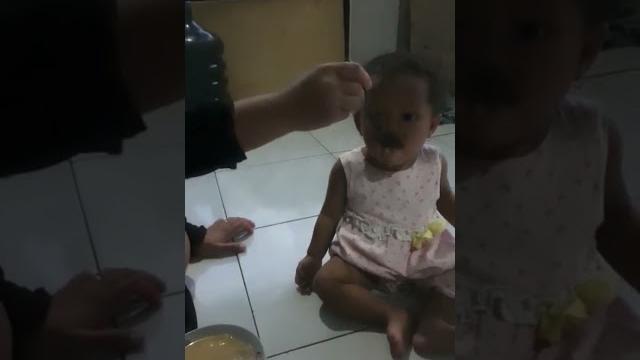 Viral video bayi lucu minum es Viral video bayi lucu minum es