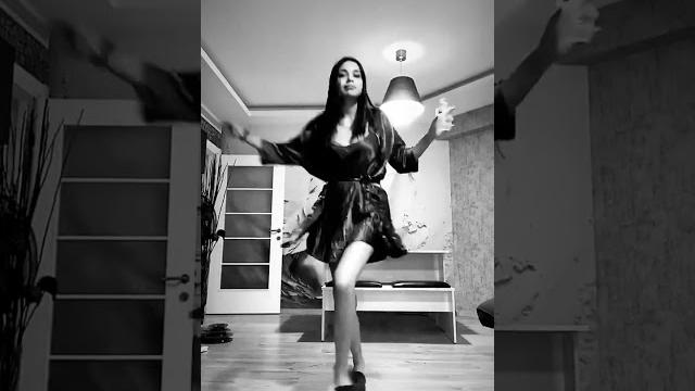 Merve taşkın dans ediyor kalça frikikleri Merve taşkın dans ediyor kalça frikikleri
