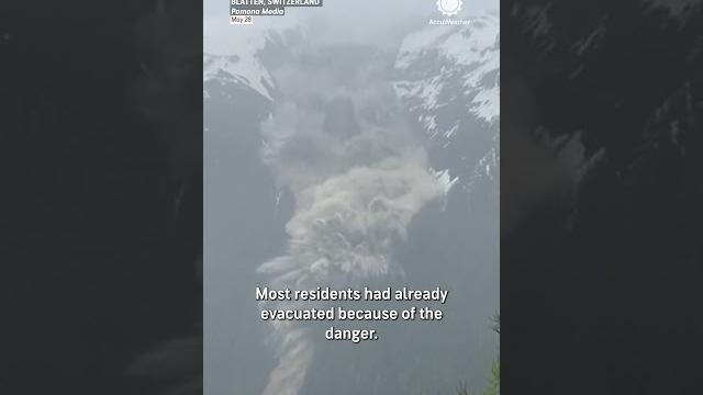 Glacier collapse destroys 90% of swiss village Glacier collapse destroys 90% of swiss village