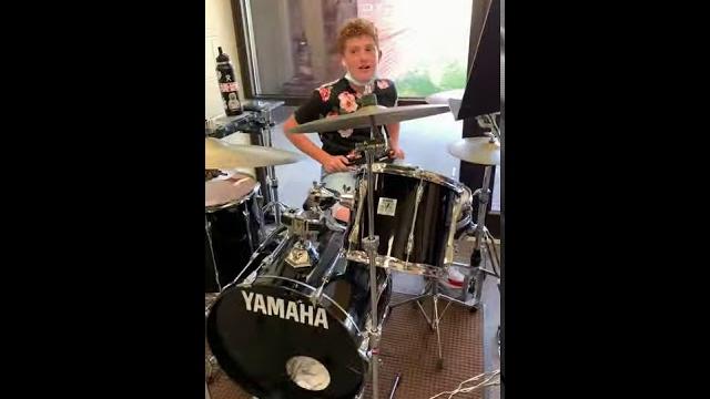 Kid plays pornhub intro during band class Kid plays pornhub intro during band class