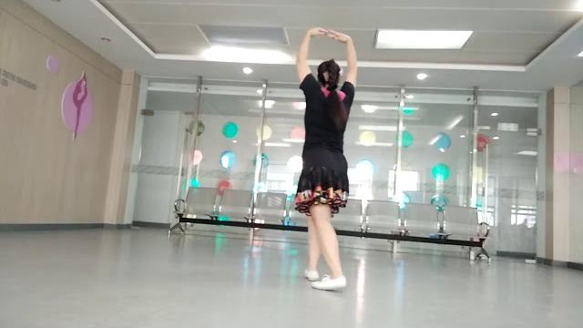 舞灵美娜子广场舞 教学版 三十二步扭跨舞《情路弯弯 舞灵美娜子广场舞 教学版 三十二步扭跨舞《情路弯弯