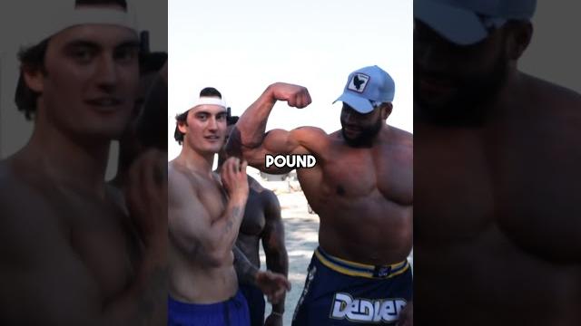 Construction vs bodybuilder (bench competition) Construction vs bodybuilder (bench competition)