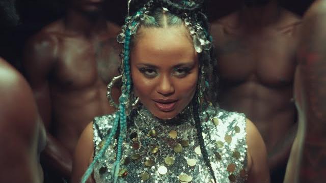 Moliy, shenseea, skillibeng, silent addy - shake it to the max (fly) (remix) (official music video) Moliy, shenseea, skillibeng, silent addy - shake it to the max (fly) (remix) (official music video)