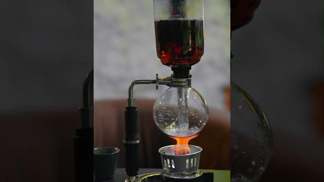 Самый пьяный эффект от чая с помощью сифона Самый пьяный эффект от чая с помощью сифона