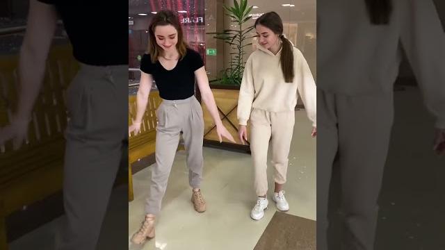 Taught the girl to sit on the splits! #split Taught the girl to sit on the splits! #split