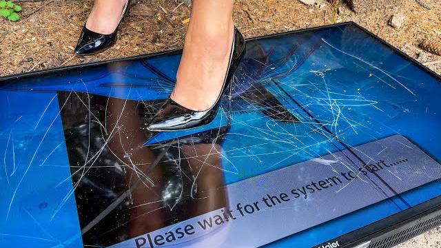 Crush || crushed a tv with high heels Crush || crushed a tv with high heels