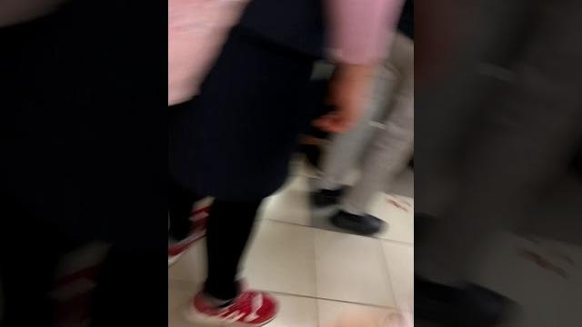 Разбили нос в школе!!!шок везде кровь Разбили нос в школе!!!шок везде кровь