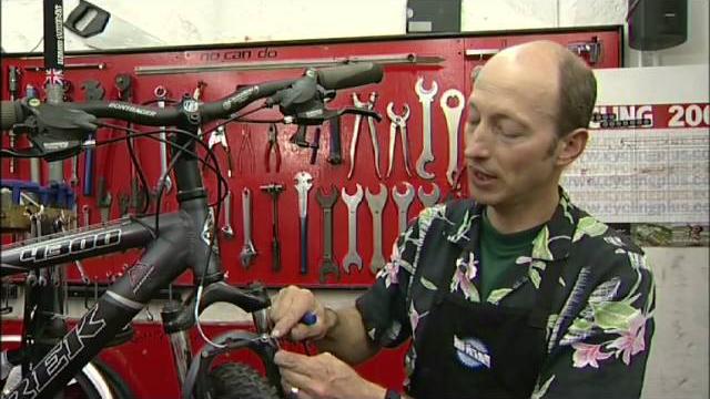 How to check the v brakes on your mountain bike How to check the v brakes on your mountain bike