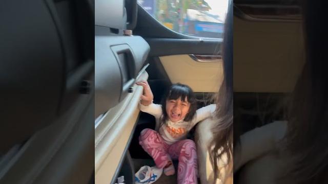 Detik-detik hp samantha jatuh pas mau dance pecah jatoh ke bawah di mobil samantha ketawa Detik-detik hp samantha jatuh pas mau dance pecah jatoh ke bawah di mobil samantha ketawa