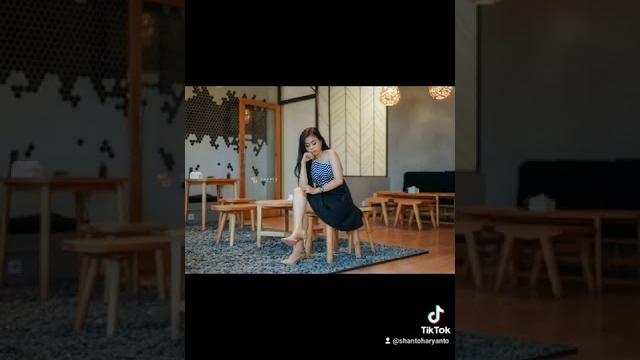 Menunggu mu adalah sesuatu banget Menunggu mu adalah sesuatu banget