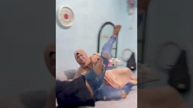 Gagal puasaku gara2 istriku kesurupan Gagal puasaku gara2 istriku kesurupan
