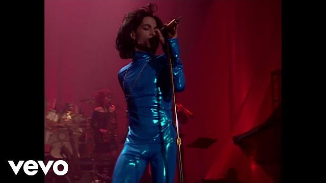 Prince - kiss (live at paisley park, 1999) Prince - kiss (live at paisley park, 1999)