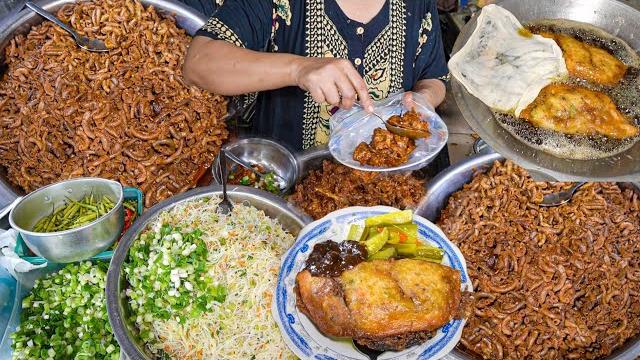Warungnya nyelempit masuk kampung tapi yang beli rame terus! martabak usus balungan mbak nur Warungnya nyelempit masuk kampung tapi yang beli rame terus! martabak usus balungan mbak nur