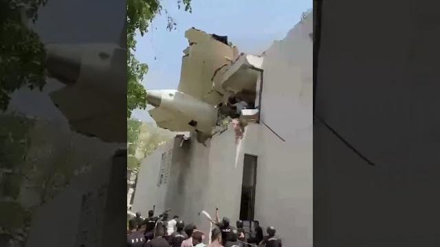 Ahmedabad plane crashed directly on bj medical college ug hostel mess in meghani nagar | n18s news18 Ahmedabad plane crashed directly on bj medical college ug hostel mess in meghani nagar | n18s news18