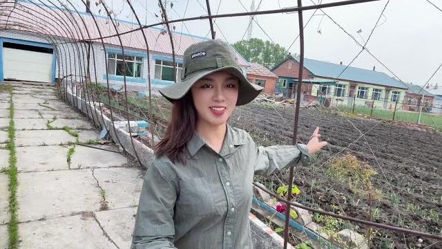 两个女人躺平东北亲手在农村打造属于自己的养老小院,是种什么体验? 两个女人躺平东北亲手在农村打造属于自己的养老小院,是种什么体验?