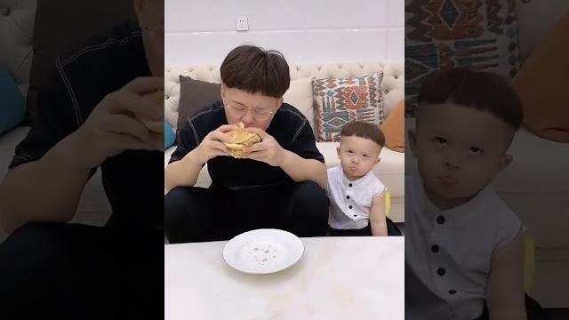 这爷俩每天斗智斗勇 ,还得是儿子厉害呀!#茶茶多可爱#shorts 这爷俩每天斗智斗勇 ,还得是儿子厉害呀!#茶茶多可爱#shorts