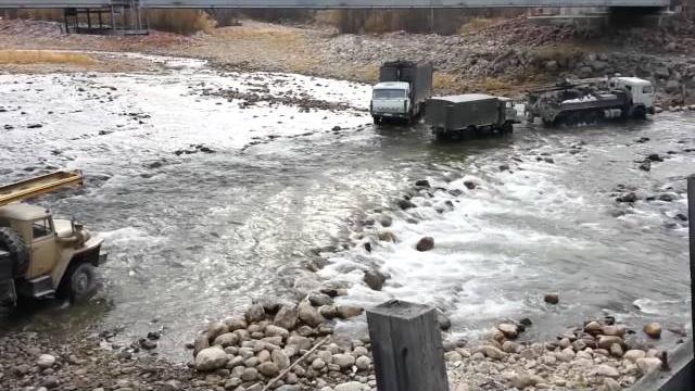 Урал камаз в брод по колено. Урал камаз в брод по колено.