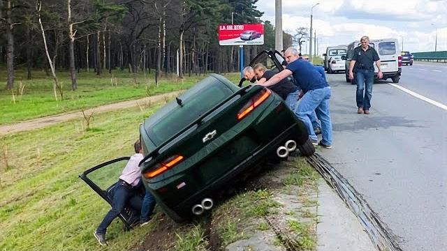 Этим людям точно не стоило выдавать водительские права Этим людям точно не стоило выдавать водительские права
