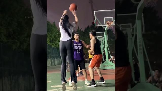 “防守没准备好 进球是不是不算?” #性感#美女#篮球 “防守没准备好 进球是不是不算?” #性感#美女#篮球