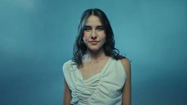 Pretty girl - higher (official music video) Pretty girl - higher (official music video)