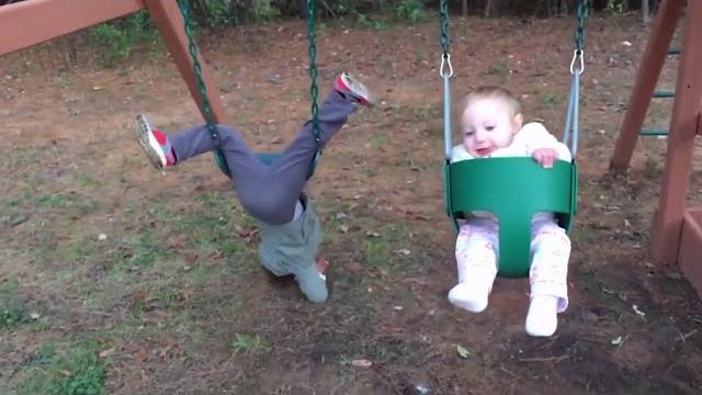 Tоп забавных видео неудачные игры детей с качели Tоп забавных видео неудачные игры детей с качели