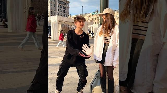 Kiss or slap ? почему ей не понравилось Kiss or slap ? почему ей не понравилось